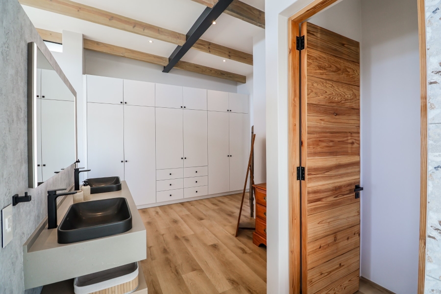 4 Bedroom Property for Sale in Whale Rock Hill Western Cape